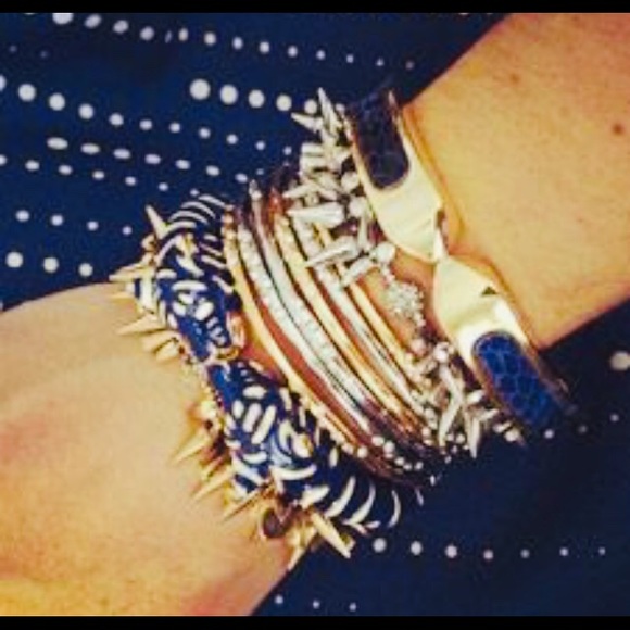 :: S&Dโ๏ธ๐Emerson Blue+Gold Bangle Bracelet - Picture 6 of 6